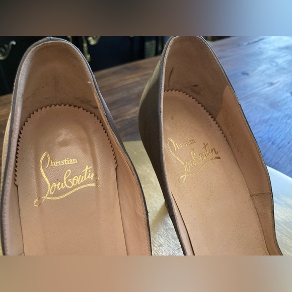CHRISTIAN LOUBOUTINS Size 7. Excellent conditions. Iridescent Satin ♥️ - Picture 6 of 8